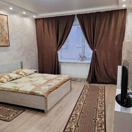 Апартаменты По Панаса Мирного. Khmelʼnytsʼkyy Exterior foto