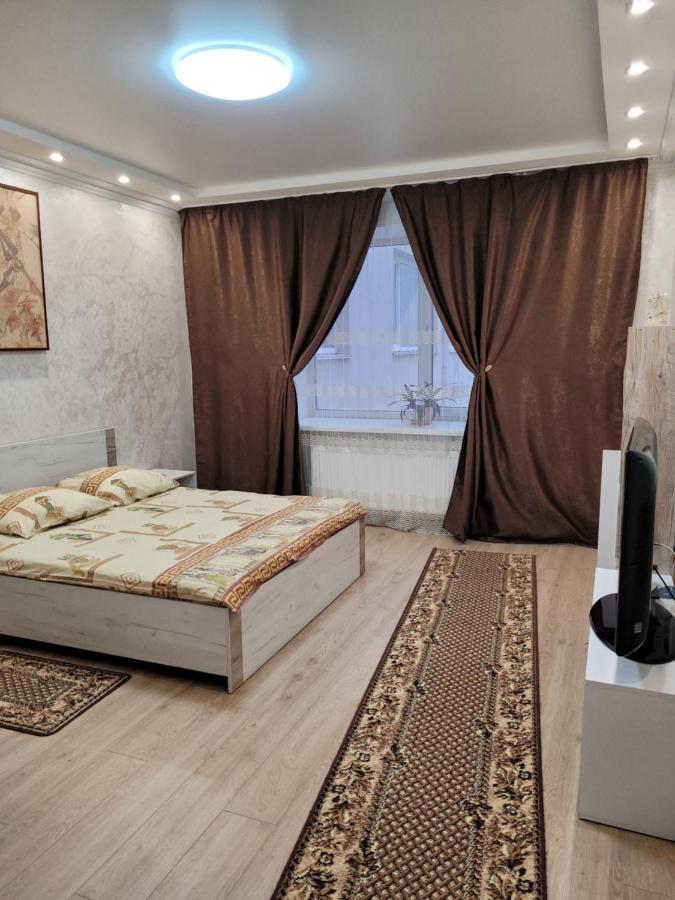 Апартаменты По Панаса Мирного. Khmelʼnytsʼkyy Exterior foto